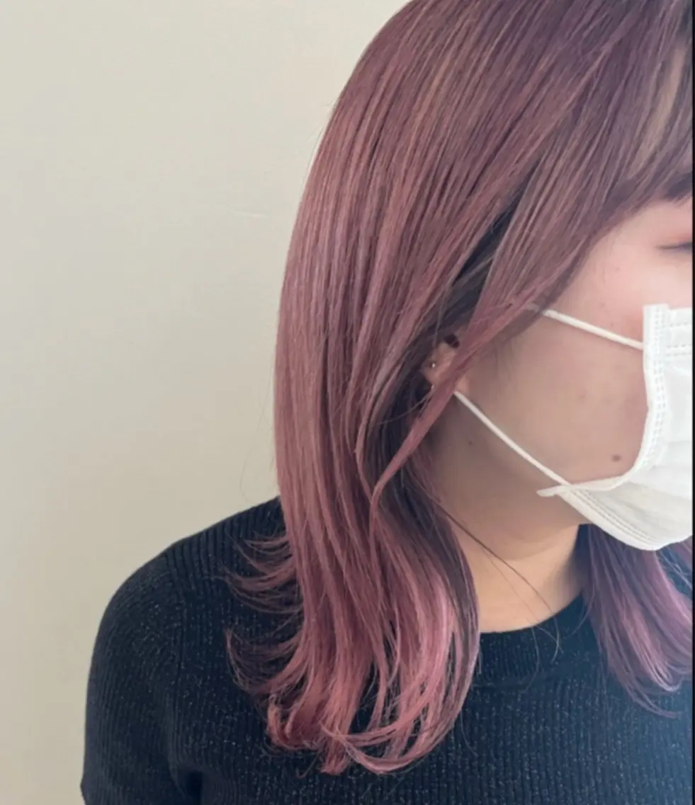 ミディアム カラー ミストバング ブラウンカラー フェイスフレーミング ピンクカラー 顔周りカット 山下 まりなのヘアスタイル