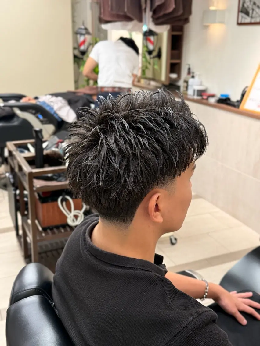 ショート メンズ アップバング フェードカット スパイキーショート ショートヘア カット ヘアセット フルハタヒロト 六本木理容師のヘアスタイル