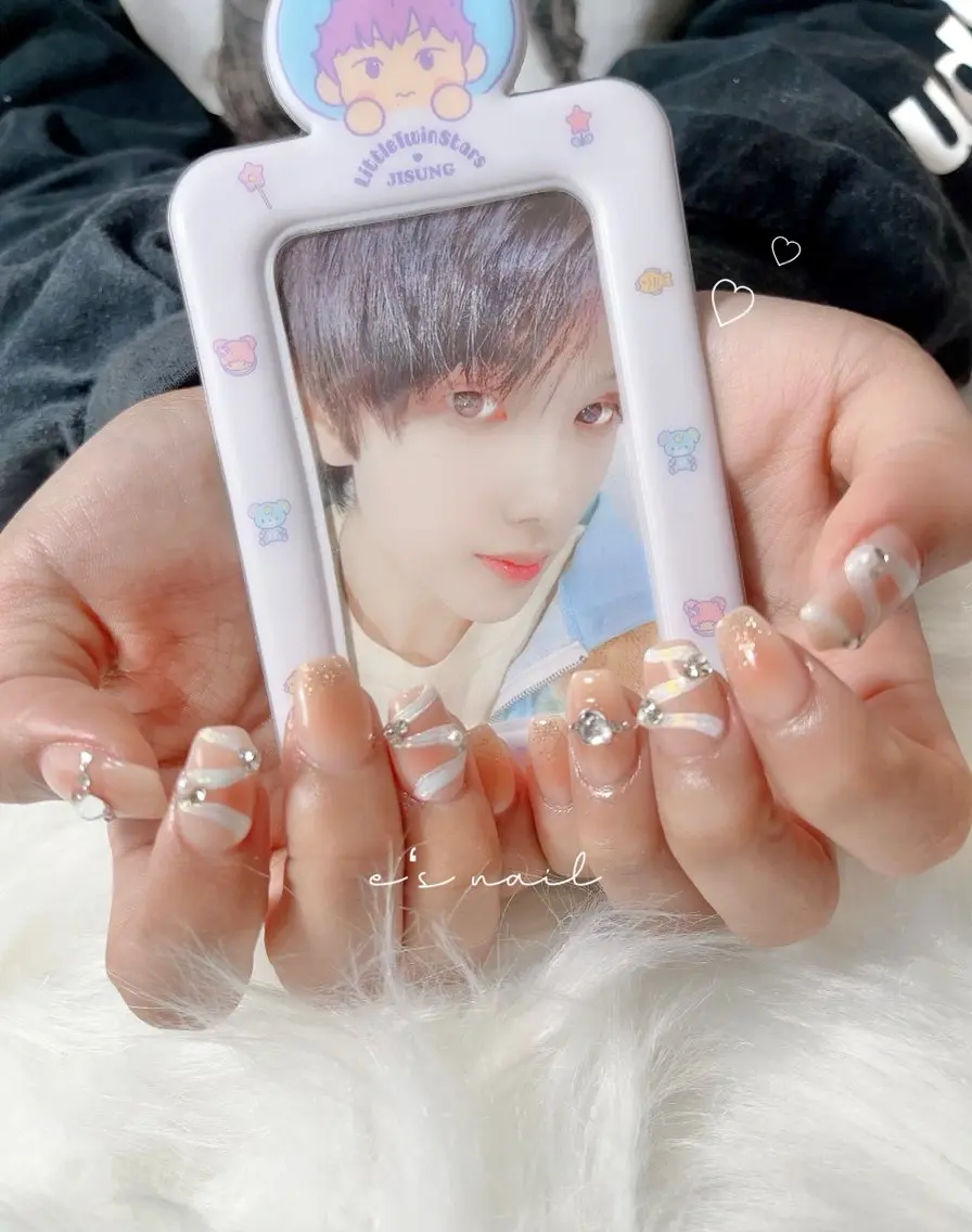 ネイル アートネイル ハンドネイル ハンドケア e’s nail Lumièreのネイルデザイン