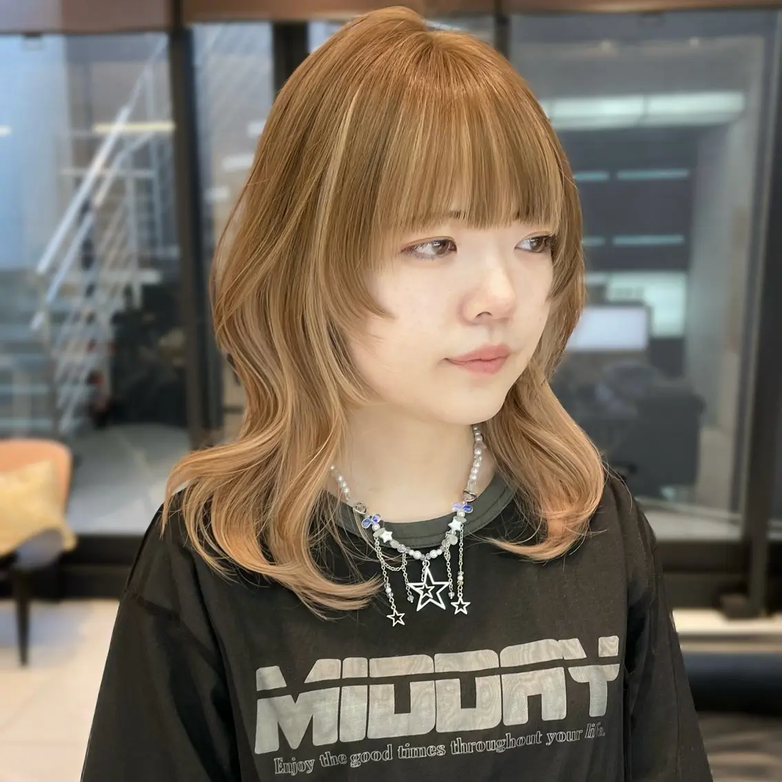 ロング カラー ブリーチ デザインカラー カット ヘアカラー 相川 愛実のヘアスタイル