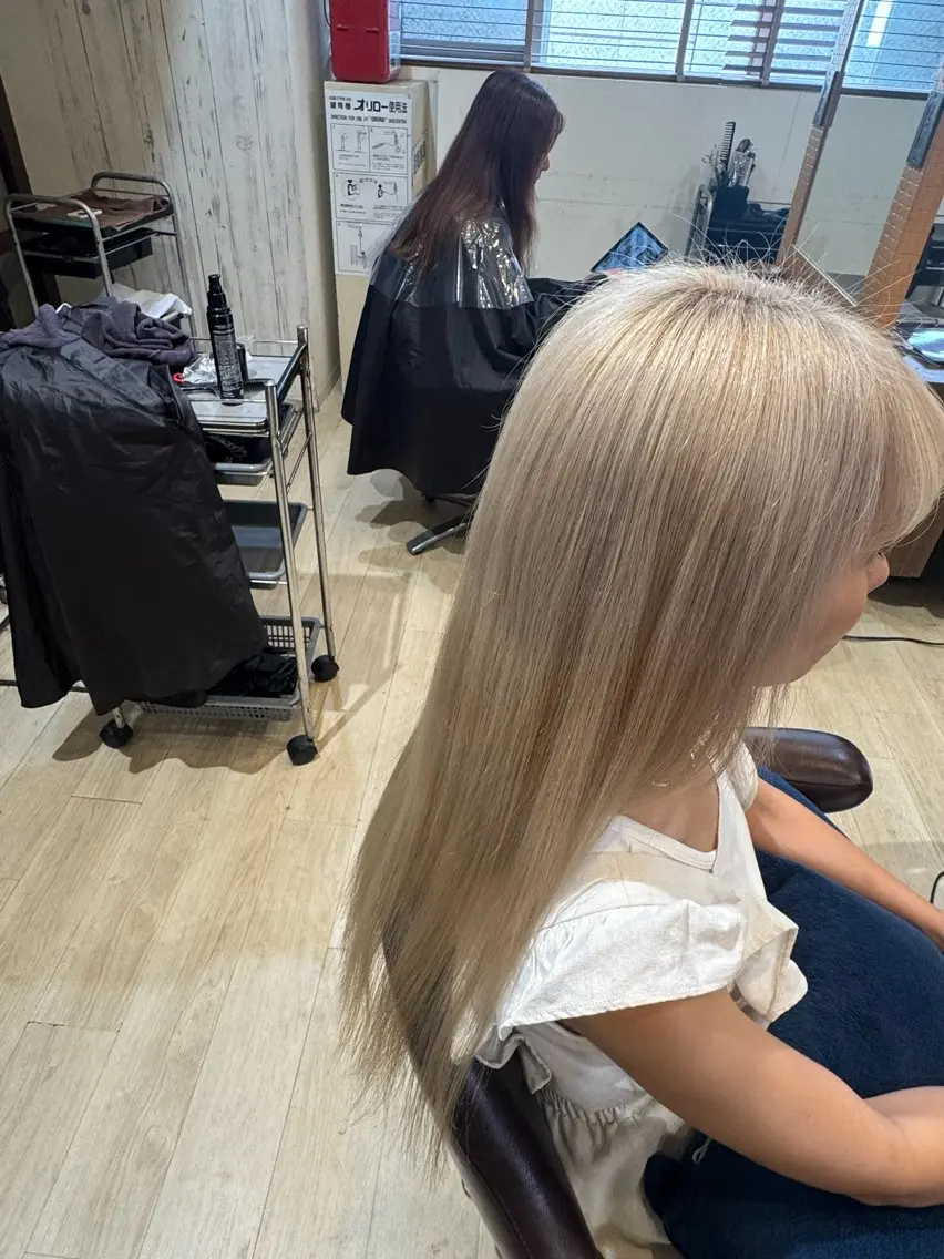 カラー ブロンド シルバー ヘアカラー orque _mahoのヘアスタイル