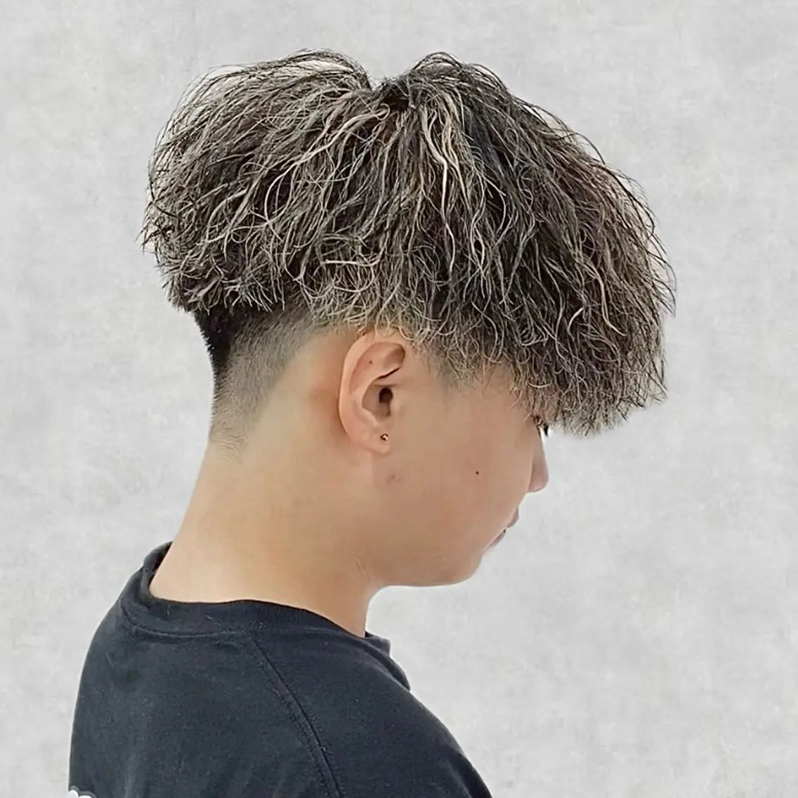 メンズカット+ホワイトメッシュ+ツイストスパイラルパーマの写真