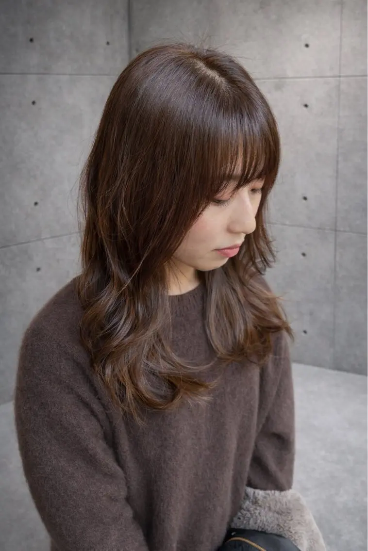 セミロング カラー ブラウンカラー マロンブラウン レイヤーカット 小山 莉沙のヘアスタイル