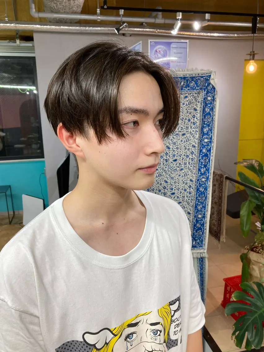 ミディアム メンズ センターパート カット 透明感カラー レイヤー亀井唯登のヘアスタイル