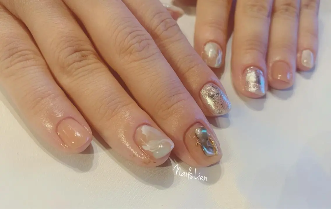 ネイル フラワーネイル フレンチネイル 水色 ニュアンスネイル 夏ネイル studio e n / RiNのネイルデザイン