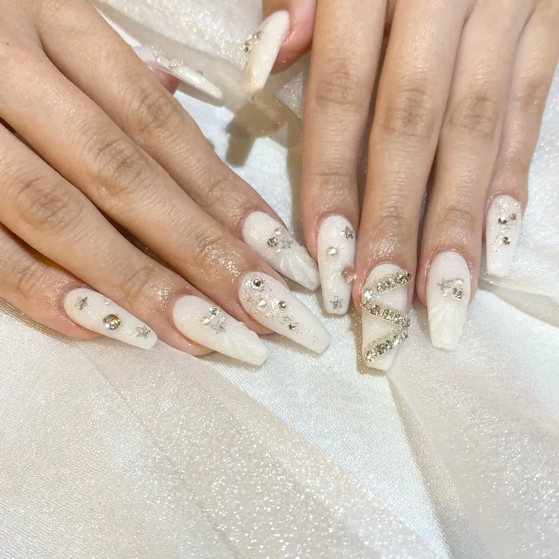 ネイル キラキラネイル LOVE NAIL SAEのネイルデザイン