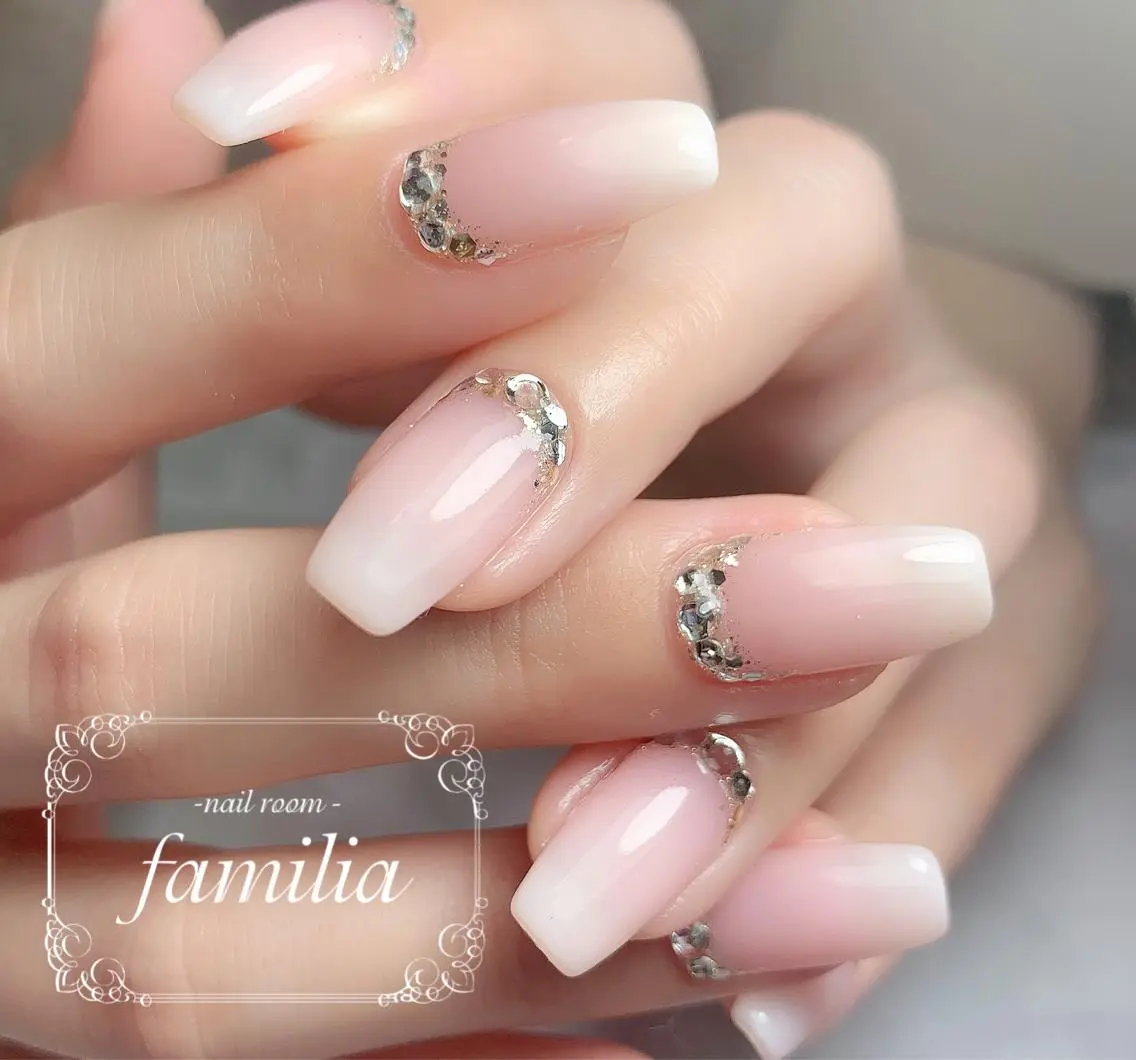 ネイル ストーンネイル ハンドネイル -nailroom- familiaのネイルデザイン