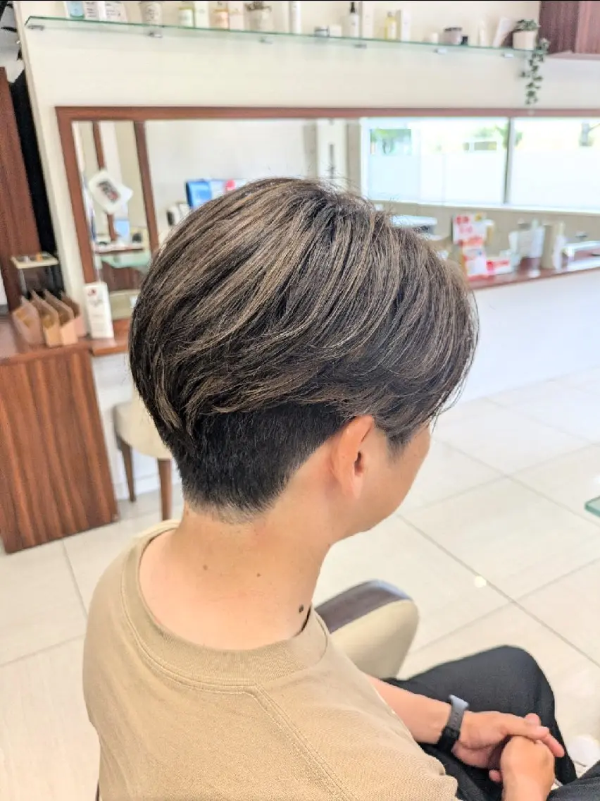 ショート ハイライト Yoko ブリーチカラーのヘアスタイル