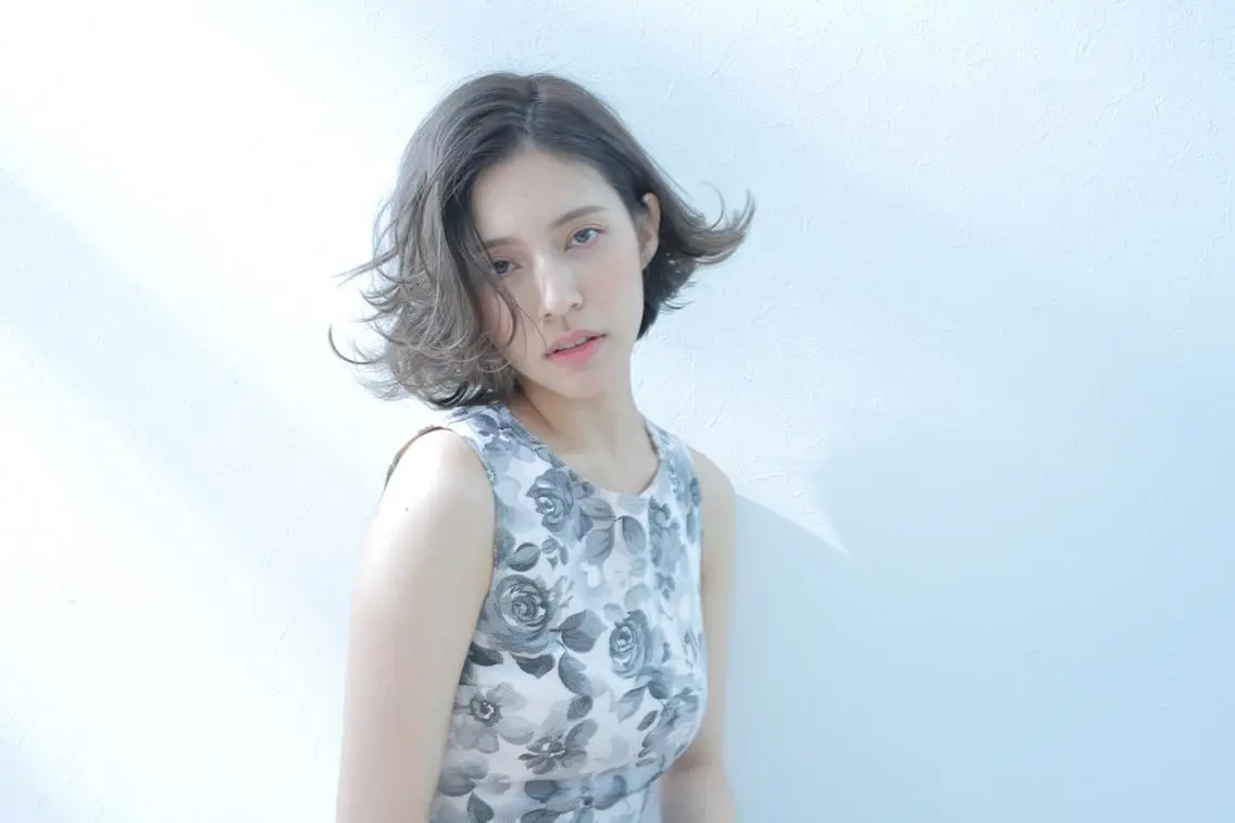 ミディアム ハイトーンブリーチ 土坂 由志【京都】のヘアスタイル