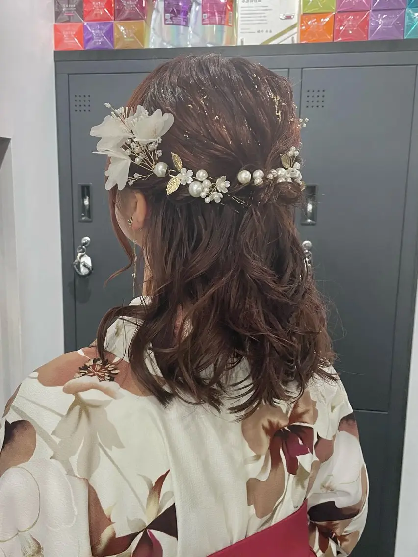 ミディアム ヘアアレンジ ハーフアップ 卒業式のヘアスタイル ダブルカラー🦖 /髪質改善⚡️しおりのヘアスタイル