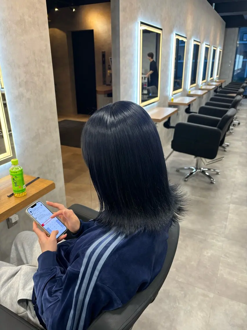 ロング カラー パーマ ヘアアレンジ ヘアカラー トリートメント ヘッドスパ ヘアセット 透明感ブリーチカラー 🌈TOMOHIROのヘアスタイル