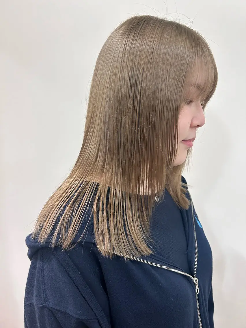 カラー ハイトーンカラー SUNSUNSUN 斎藤天海のヘアスタイル