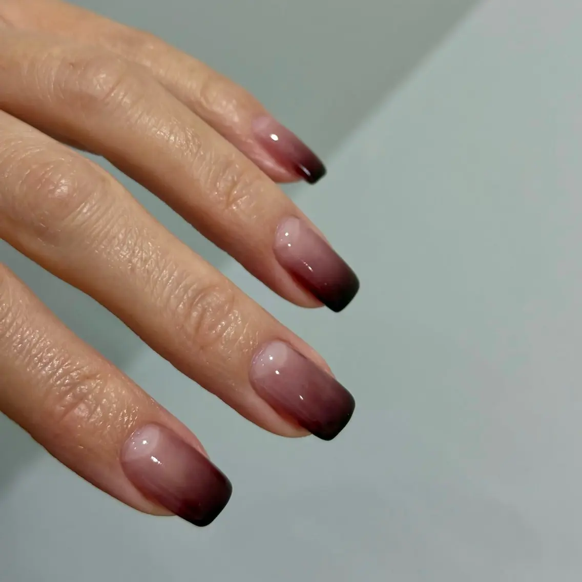 ネイル ボルドー ニュアンスネイル ワンカラーネイル シンプルネイル ハンドネイル Miyu __ Nailのネイルデザイン