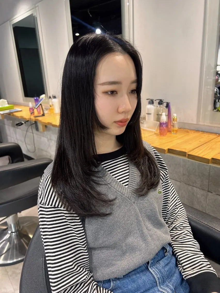 セミロング カラー カット ヘアカラー NANAMI🩵 大人可愛い韓国ヘアのヘアスタイル