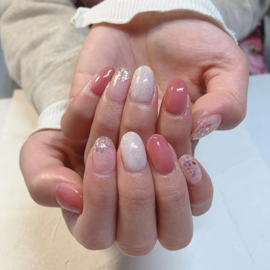 ネイル キラキラネイル 韓国ネイル ハンドネイル ハンドケア nails 🎀meのネイルデザイン