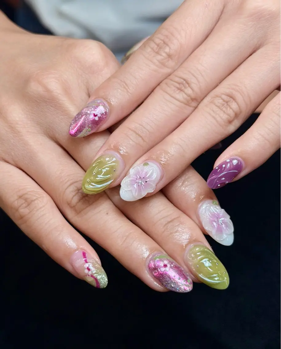 ネイル フラワーネイル グリーン キラキラネイル 韓国ネイル 持ち込み Iconic Nailのネイルデザイン