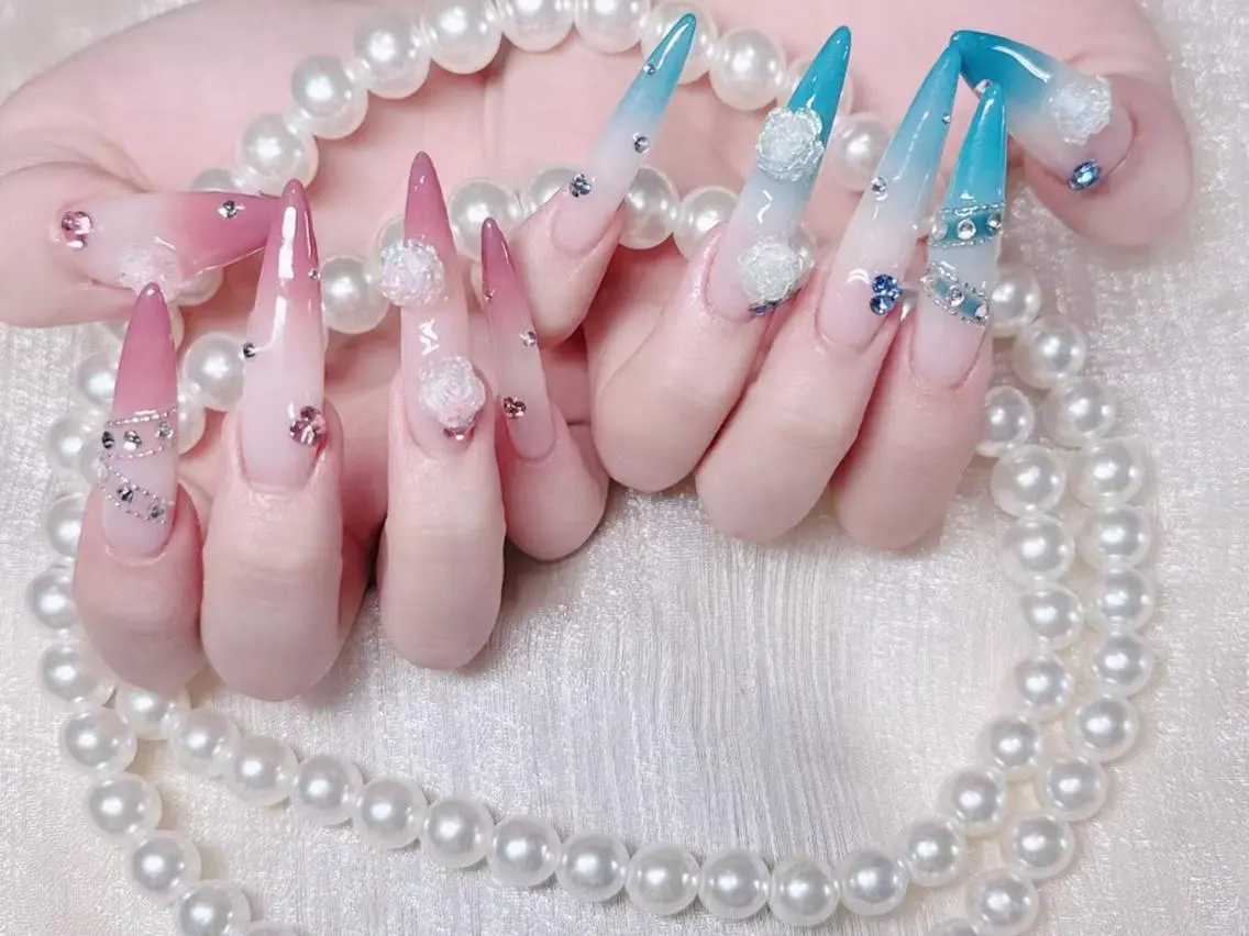 ネイル オーロラネイル 長さ出し フレンチネイル ガーリー キラキラネイル Lucky nail salonのネイルデザイン