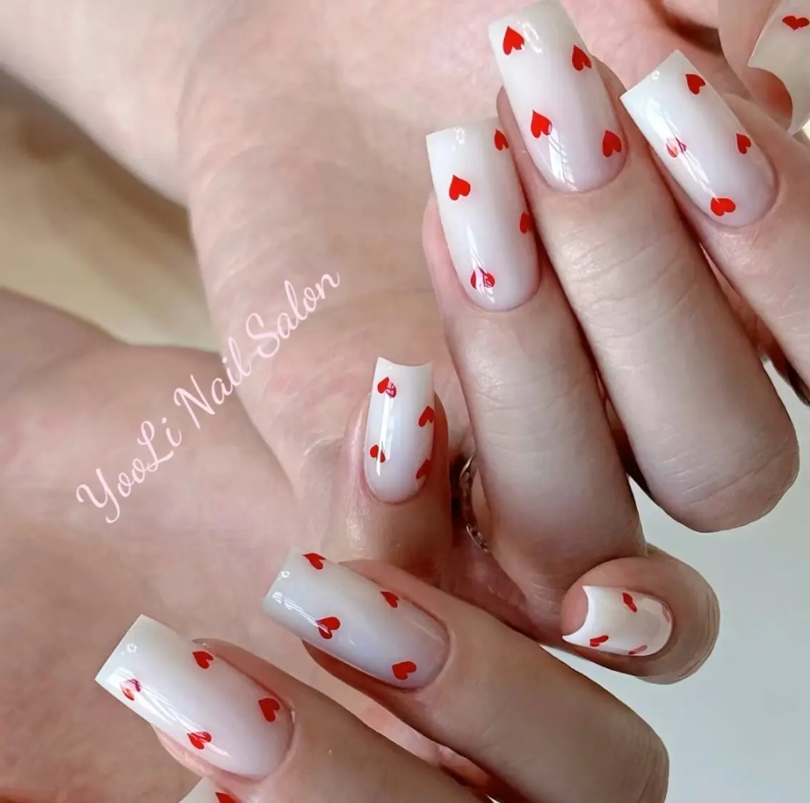 ネイル フレンチネイル グラデーション キラキラネイル 韓国ネイル マグネットネイル ハンドネイル 🎀🎀YooLi Nail Salonのネイルデザイン