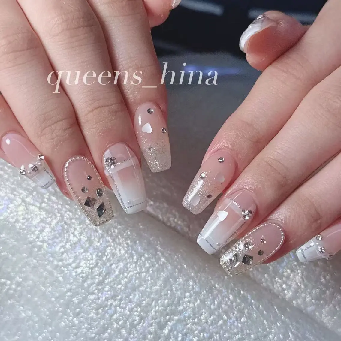 ネイル ハンドネイル Queens テイのネイルデザイン