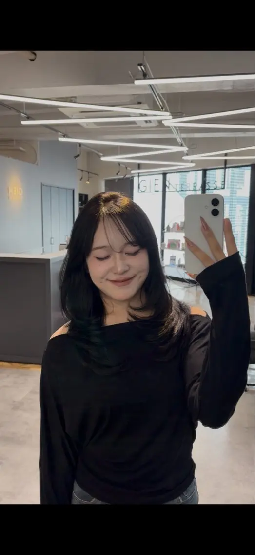 ロング 真下 瑞歩のヘアスタイル
