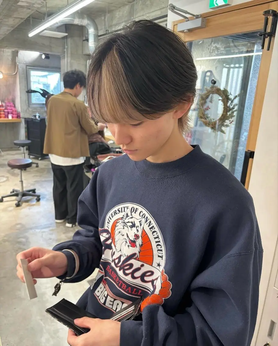 ミディアム カラー ウルフカット 七原 海夕のヘアスタイル