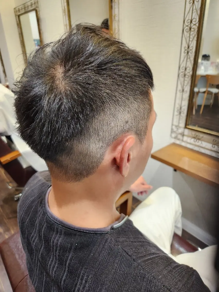 ショート メンズ 刈り上げ 阪本 俊のヘアスタイル