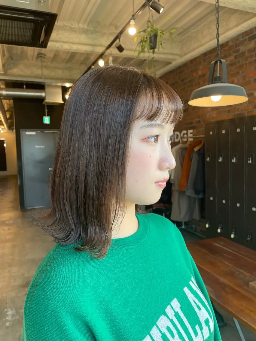 ミディアム カラー ベージュカラー ブリーチ ブリーチなしカラー オリーブベージュ カット ヘアカラー トリートメント the BRIDGE 大橋伊織のヘアスタイル