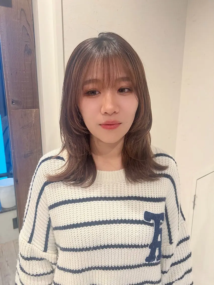 ミディアム レイヤーカット カット トリートメント 工藤 梨花のヘアスタイル