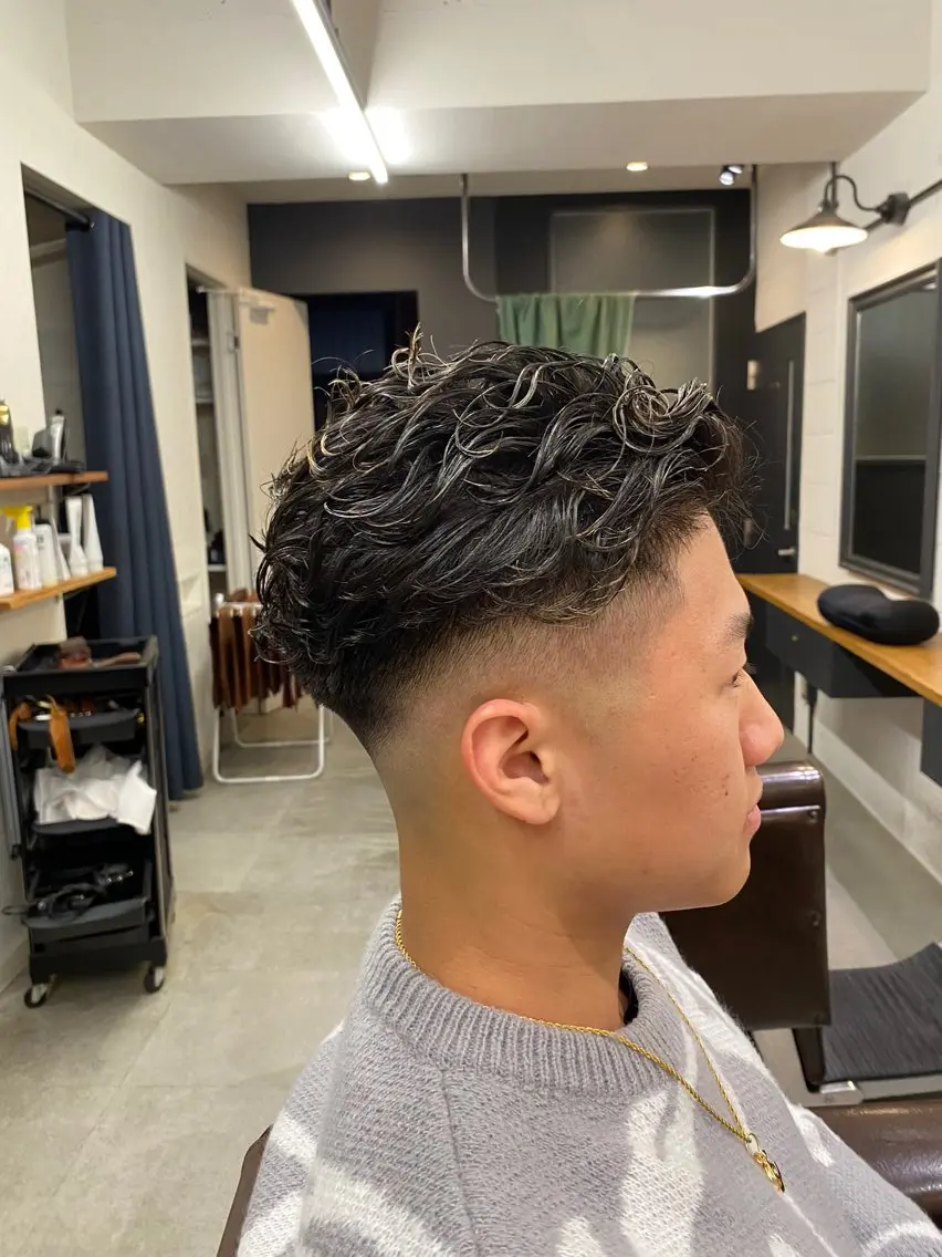 ショート メンズ フェードカット メンズパーマ スキンフェード 前原 凌汰のヘアスタイル