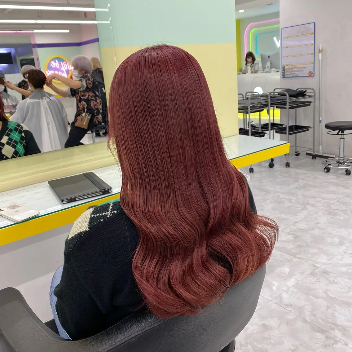 セミロング カラー ヘアアレンジ ヘアカラー トリートメント mai🍑暖色カラー /レイヤー💖のヘアスタイル