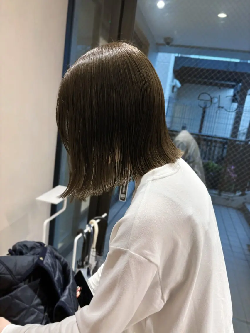 ショート カラー ベージュカラー ブリーチ ブリーチなしカラー オリーブベージュ ボブ/ミニボブ 透明感カラーkadoのヘアスタイル