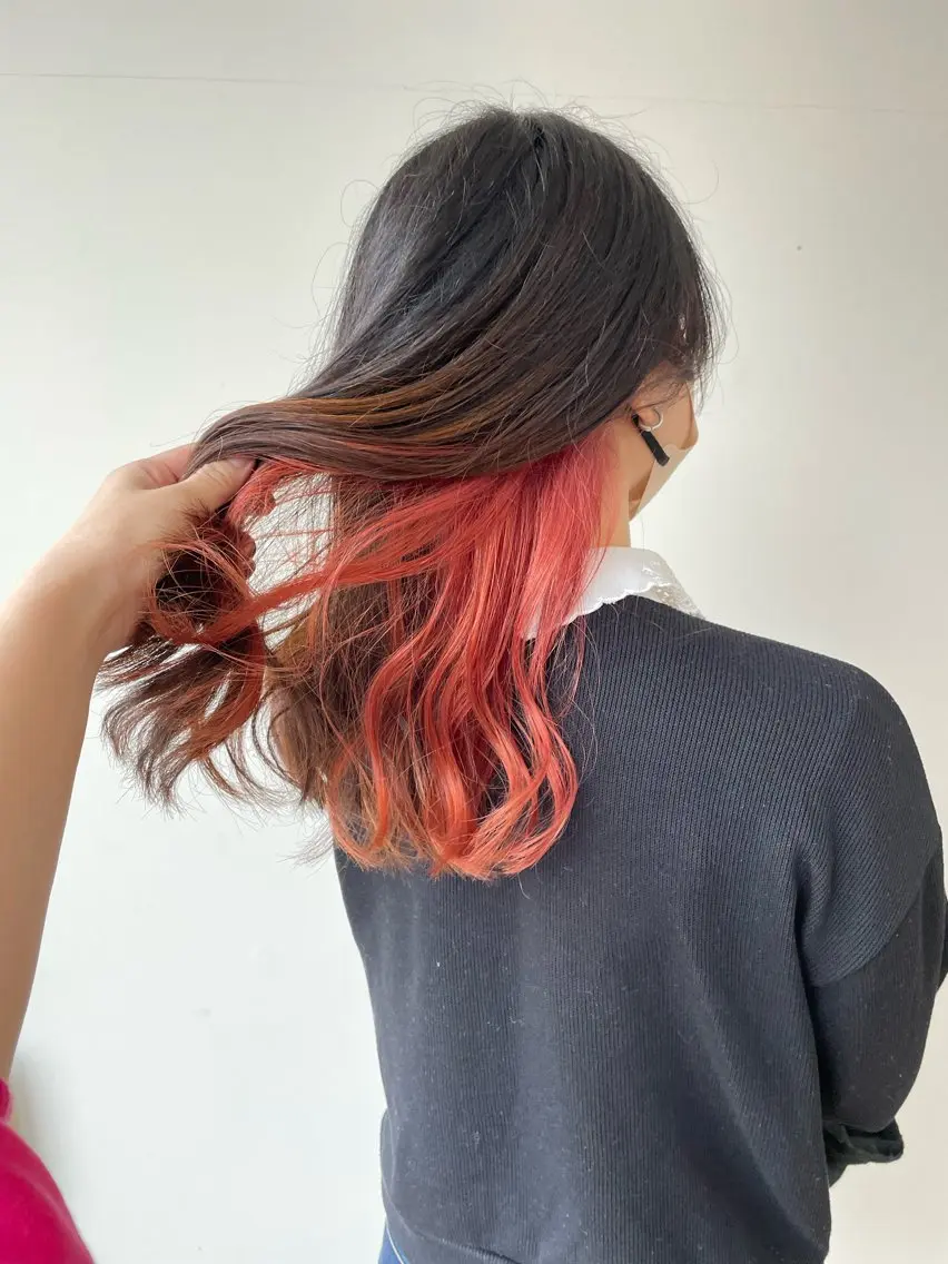 ミディアム カラー ブリーチ ピンクカラー 大賀 チサトのヘアスタイル