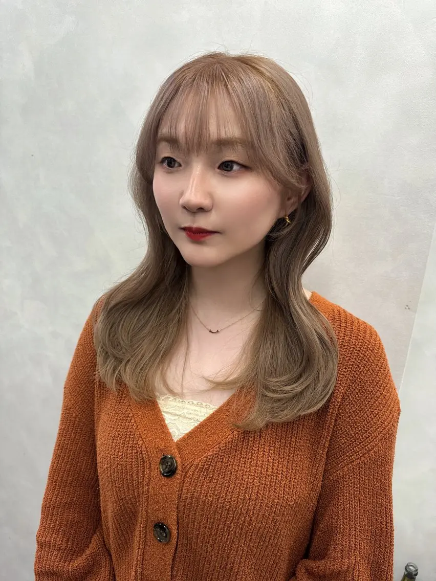 セミロング カラー ベージュカラー ミルクティーベージュ くびれヘア 韓国風ヘア 盛れる顔周りカット ♥️韓国ヘア"ちぇるのヘアスタイル