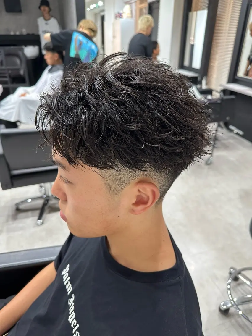 パーマ メンズ フェザーパーマ メンズパーマ カット パーマ ユウ🪄 パーマ指名No1のヘアスタイル