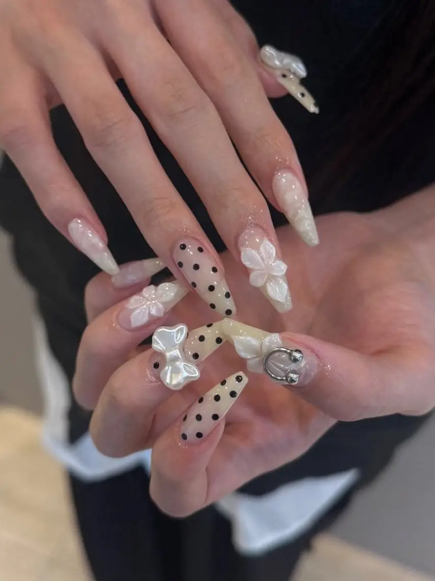 ネイル 長さ出し キラキラネイル 韓国ネイル ロングネイル ワンホンネイル ハンドネイル Josie nail salonのネイルデザイン