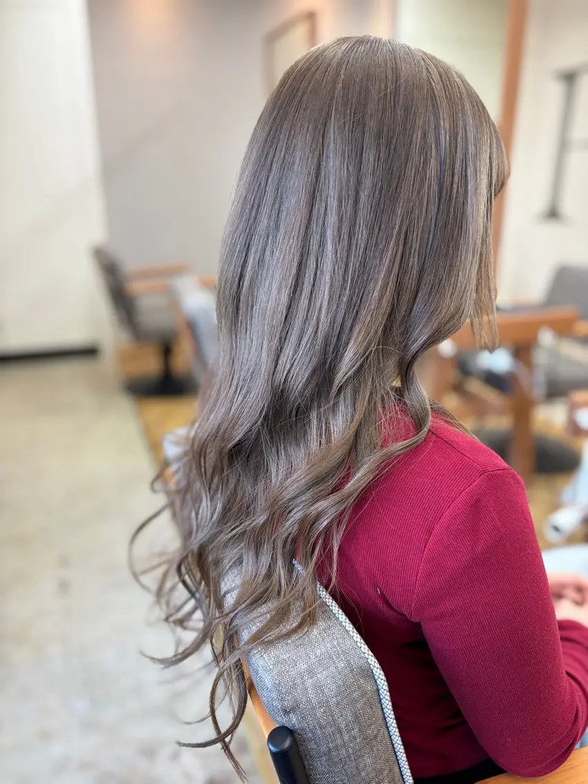 セミロング カラー ベージュカラー ブリーチ ミルクティーベージュ 喜屋武 太智のヘアスタイル