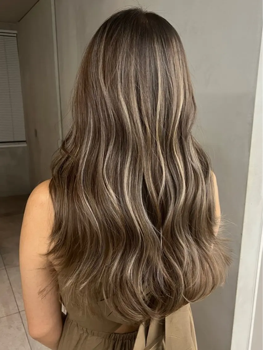 ロング カラー シールエクステ バレイヤージュ ベージュカラー ブリーチ ケアブリーチ カット ヘアカラー 大阪梅田/レイヤー/ ハイトーン/yuuのヘアスタイル