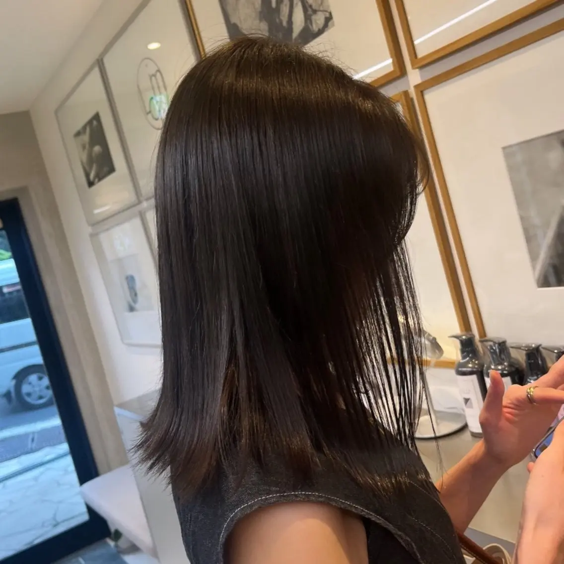 ミディアム カラー ブラウンカラー 透明感カラー ココアブラウン ココアグレージュ グレージュ カット ヘアカラー トリートメント ヘッドスパ ヘアセット カジュアルを女っぽく 𝗮𝘆𝗮𝗰𝗼のヘアスタイル