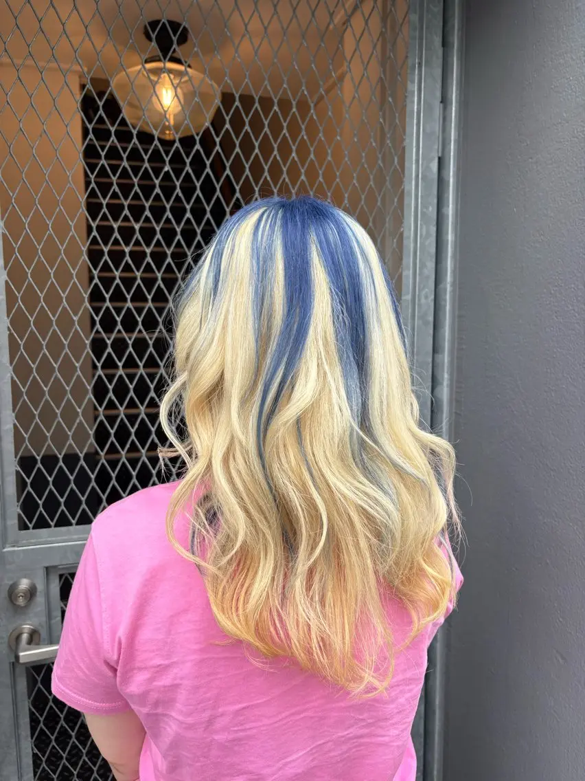 ロング カラー デザインカラー ヘアカラー 永田 茉莉花のヘアスタイル