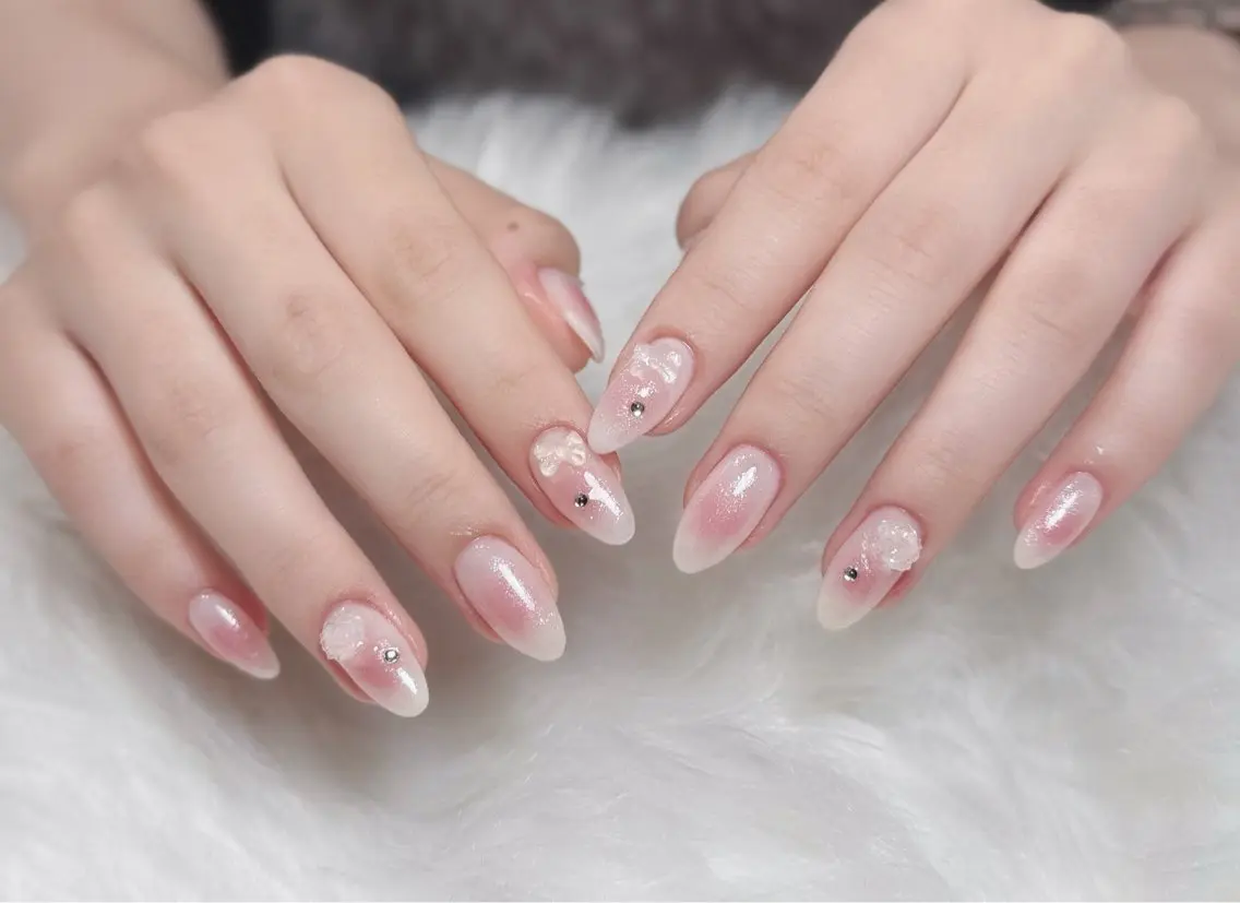 ネイル オーロラネイル チークネイル フットネイル フレンチネイル ジェルネイル ハンドネイル Nichi Nailsのネイルデザイン