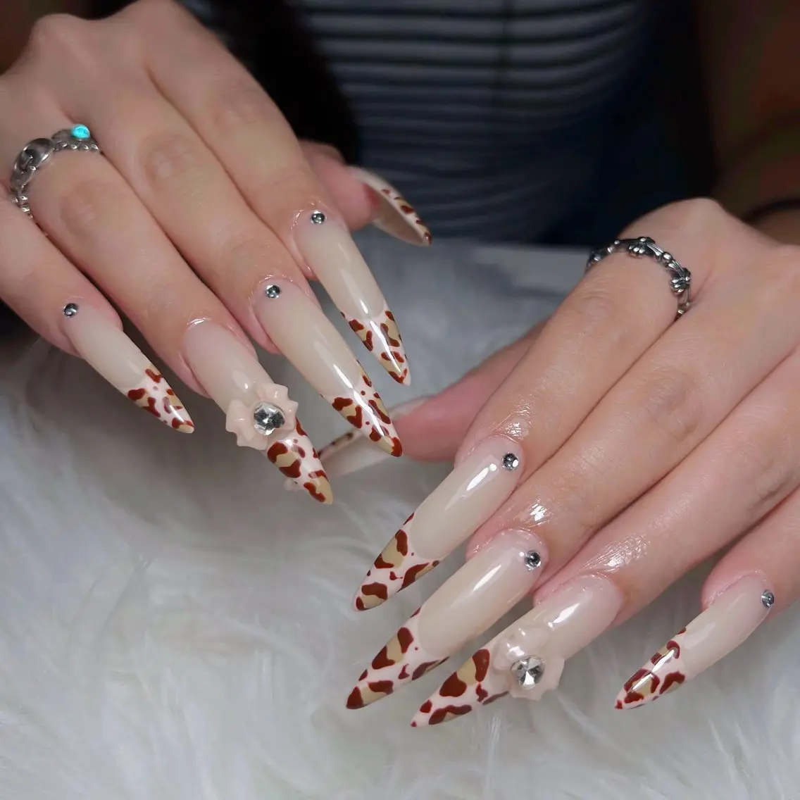 ネイル オーロラネイル 長さ出し フラッシュネイル フレンチネイル ジェルネイル ハンドネイル Amee Nail Salonのネイルデザイン
