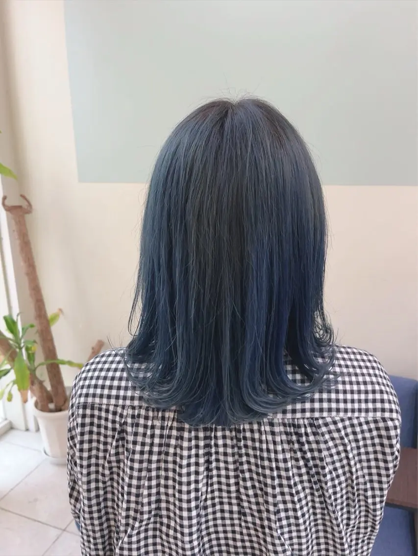 ロング カラー ネイビーカラー カット ヘアカラー トリートメント 林 真之介のヘアスタイル