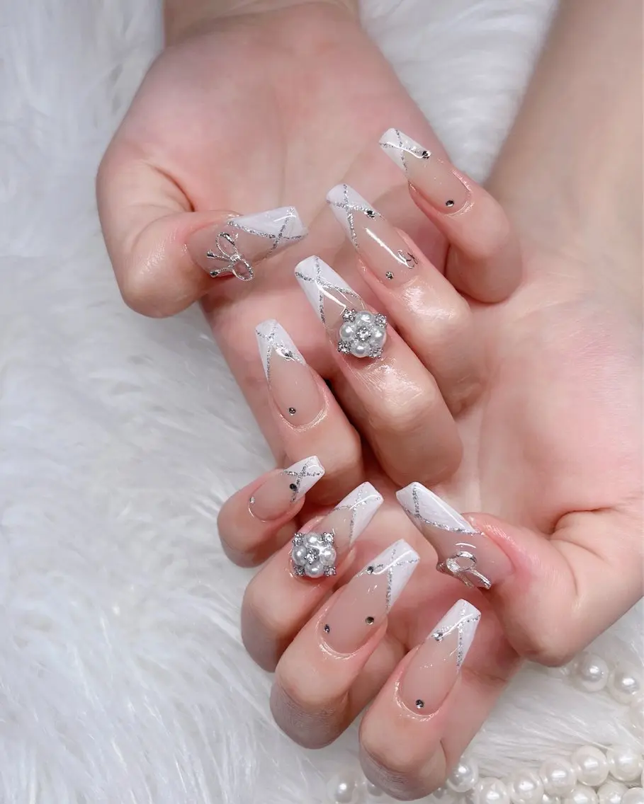 ネイル 成人式 フラッシュネイル フットネイル ジェルネイル 卒業式 ハンドネイル ハンドケア mione_ou nail salonのネイルデザイン