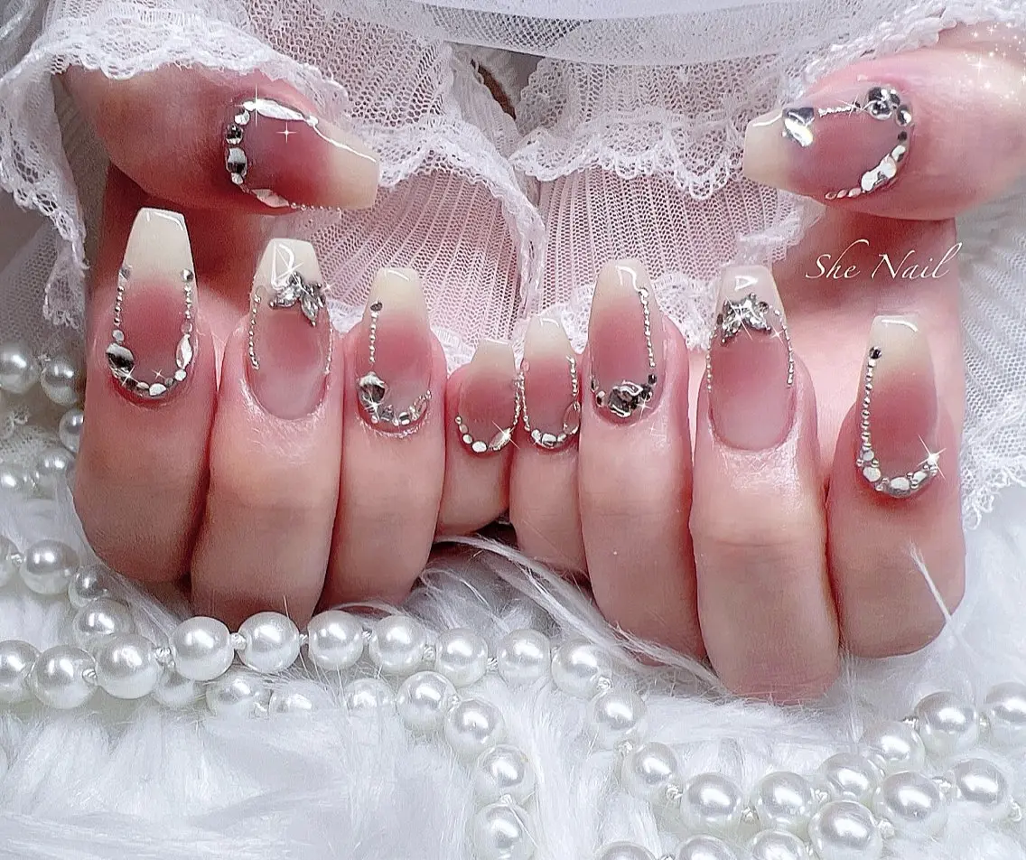 ネイル チークネイル 長さ出し フレンチネイル ガラスフレンチ キラキラネイル ハンドネイル ISA_ BELLAのネイルデザイン