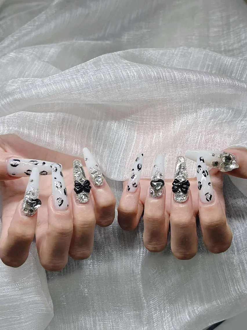 ネイル 長さ出し グラデーション 卒業式 キラキラネイル マグネットネイル ハンドネイル Lee Nailsのネイルデザイン