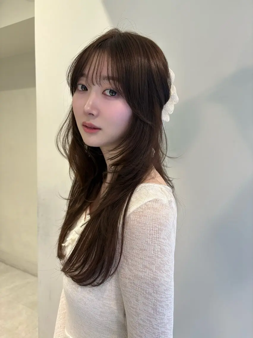 ロング カラー 透明感カラー アオイのヘアスタイル