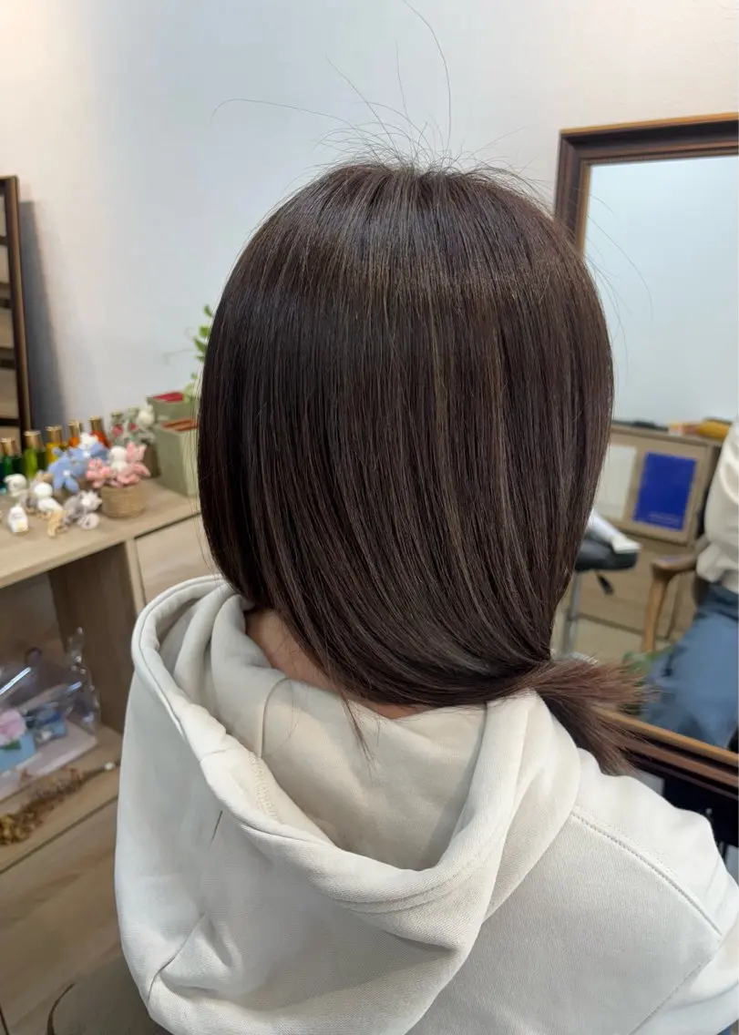 ミディアム カラー アッシュ ハイライトカラー ハイライト トリートメント 鈴木 優奈のヘアスタイル