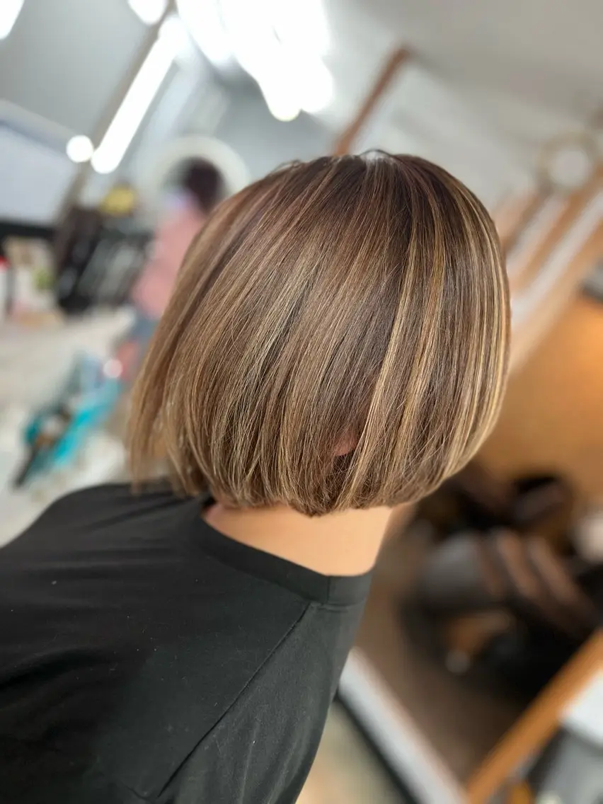 ショート カラー 前下がりボブ ショートボブ アッシュ ベージュカラー グレージュ ヘアカラー トリートメント Style Tのヘアスタイル