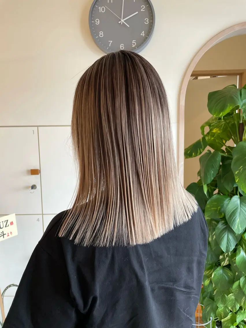 ショート カラー バレイヤージュ レイヤーカット ブリーチ👩‍🦳/ ‪✂︎MANAMIのヘアスタイル