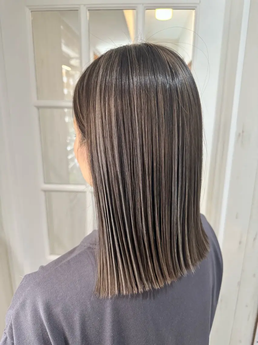 ミディアム カラー ブリーチ ケアブリーチ ハイライトカラー ボブ ハイライト カット ヘアカラー トリートメント 西川 敏夫のヘアスタイル